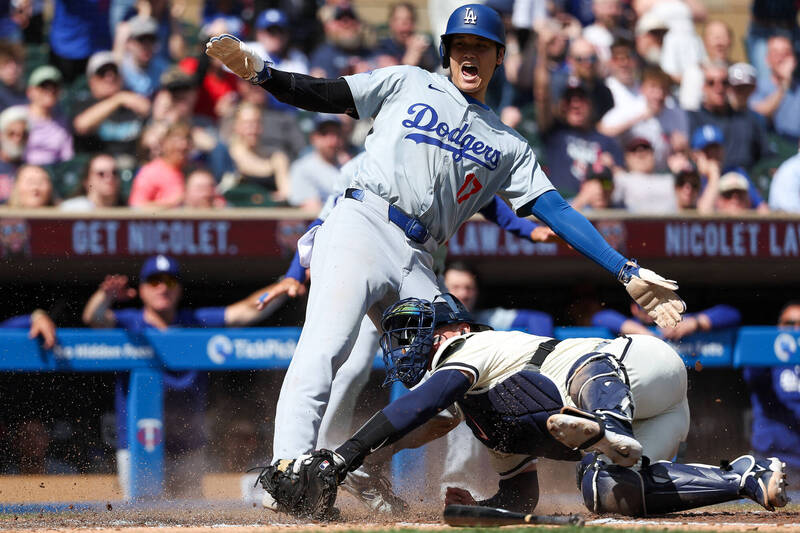 大谷翔平被柯瑞亞的轉傳助殺在本壘。（今日美國）