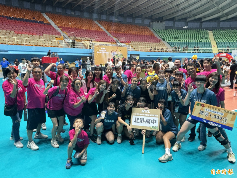 北港高中女子排球隊成立進入第三年，日前參加112學年度HVL高中排球甲級聯賽奪得季軍。（圖／北港高中提供）