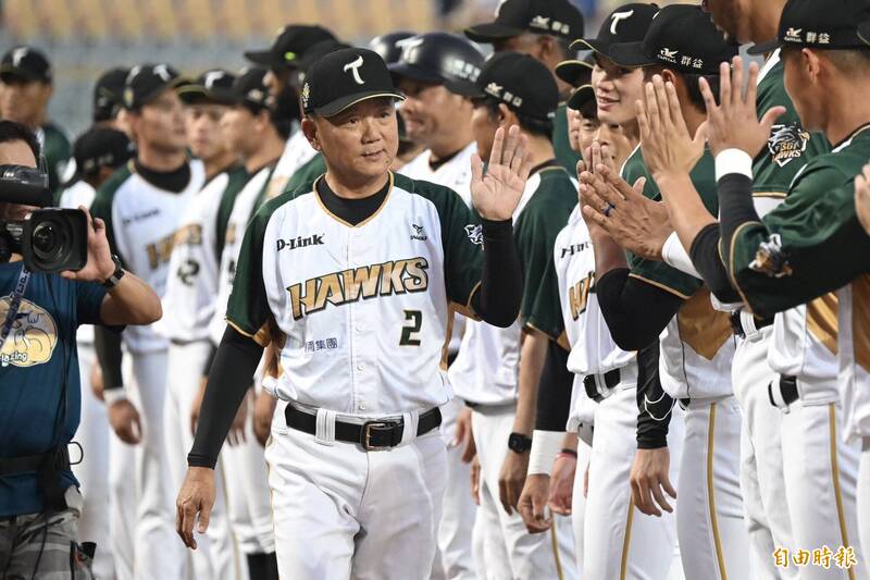 台鋼雄鷹總教練洪一中。（記者廖耀東攝）