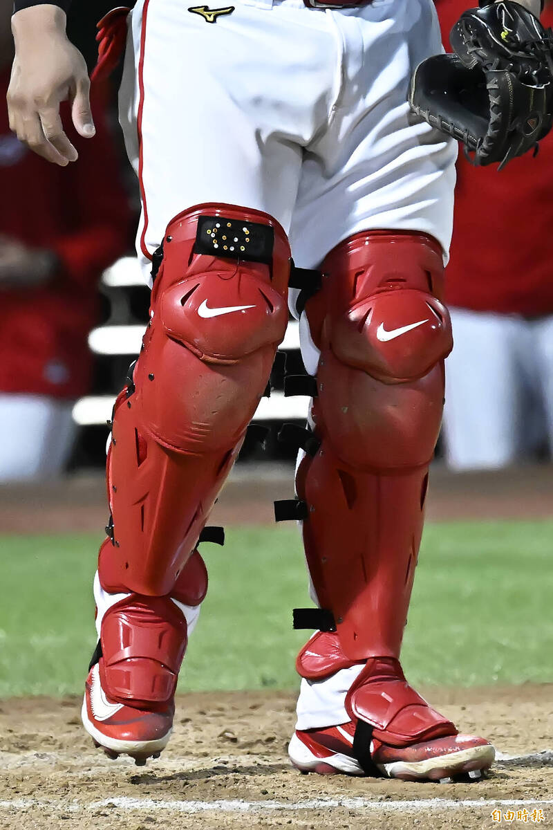 味全龍首次在比賽中使用PitchCom。（資料照，記者陳志曲攝）