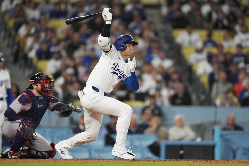 大谷翔平10局下敲出帶有追平分的適時安打，助隊起死回生。（美聯社）