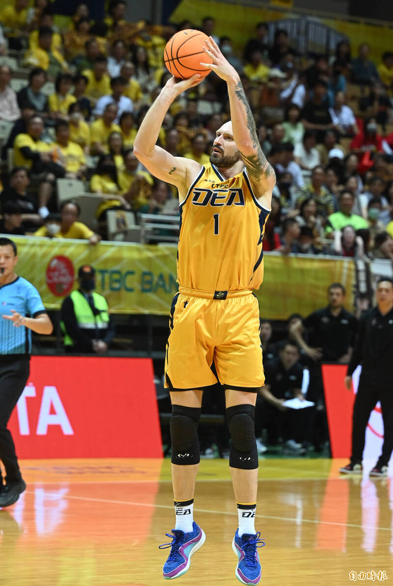 特攻艾德拿下32分。（記者王藝菘攝）