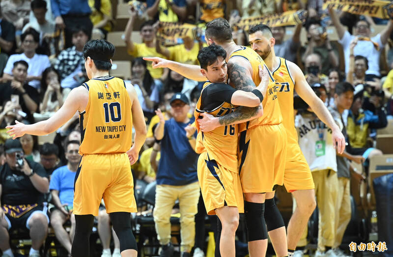 中信特攻以95比88戰勝臺北戰神。（記者王藝菘攝）