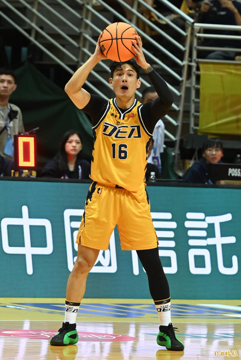 林韋翰傳出13次助攻。（記者王藝菘攝）