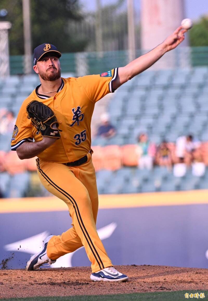 中信兄弟先發投手艾士特。（記者劉信德攝）