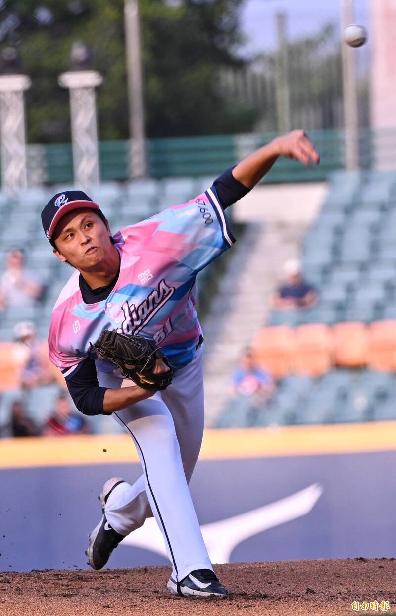 富邦悍將先發投手陳仕朋。（記者劉信德攝）