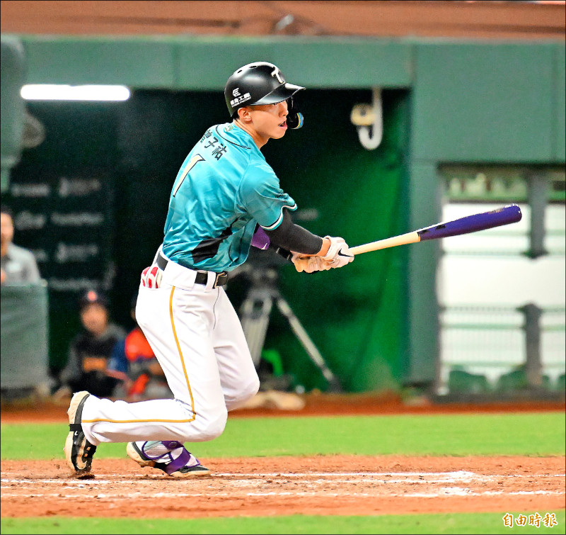 台鋼游擊手曾子祐。（記者李惠洲攝）