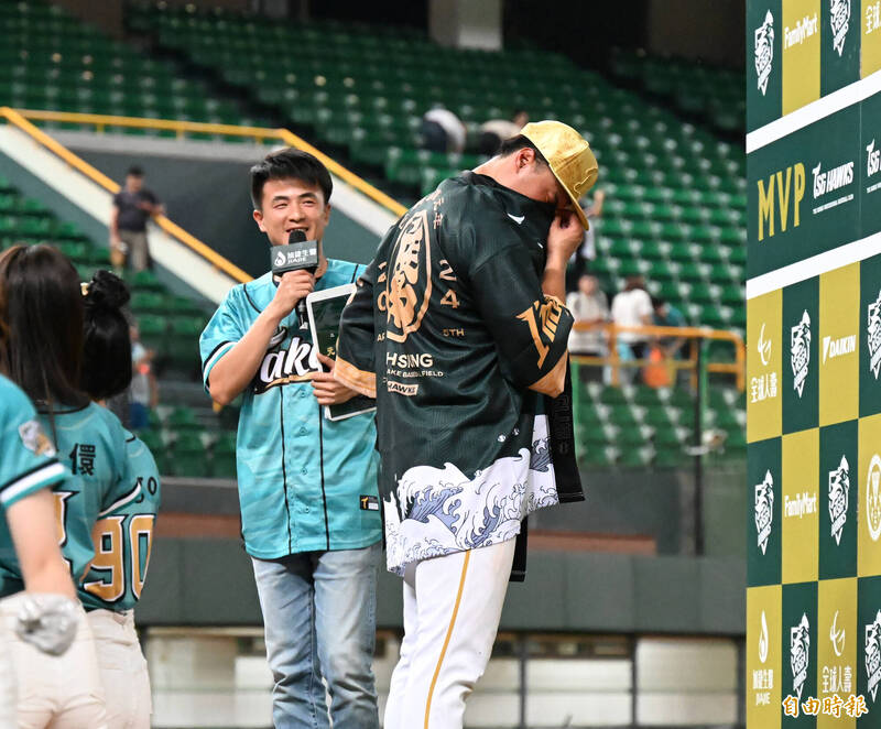 藍寅倫獲得單場MVP。（記者李惠洲攝）