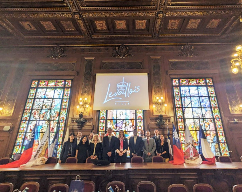 教育部體育署與外交部、駐法國代表處共同合作，今由駐法國代表處吳志中大使代表我方與勒瓦盧瓦市長正式完成簽署免費租用其市立運動中心，將於巴黎奧運期間供我國代表隊與後勤支援。（體育署提供）