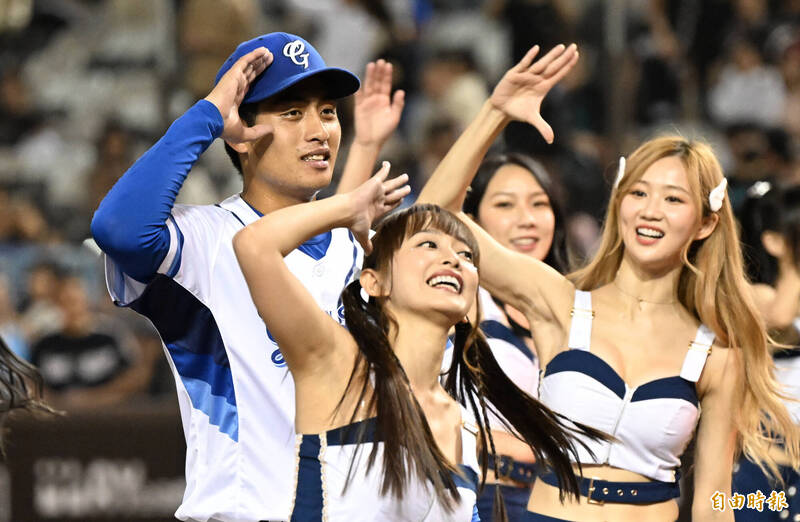董子恩敲出追平安打，獲選單場MVP。（記者林正堃攝）