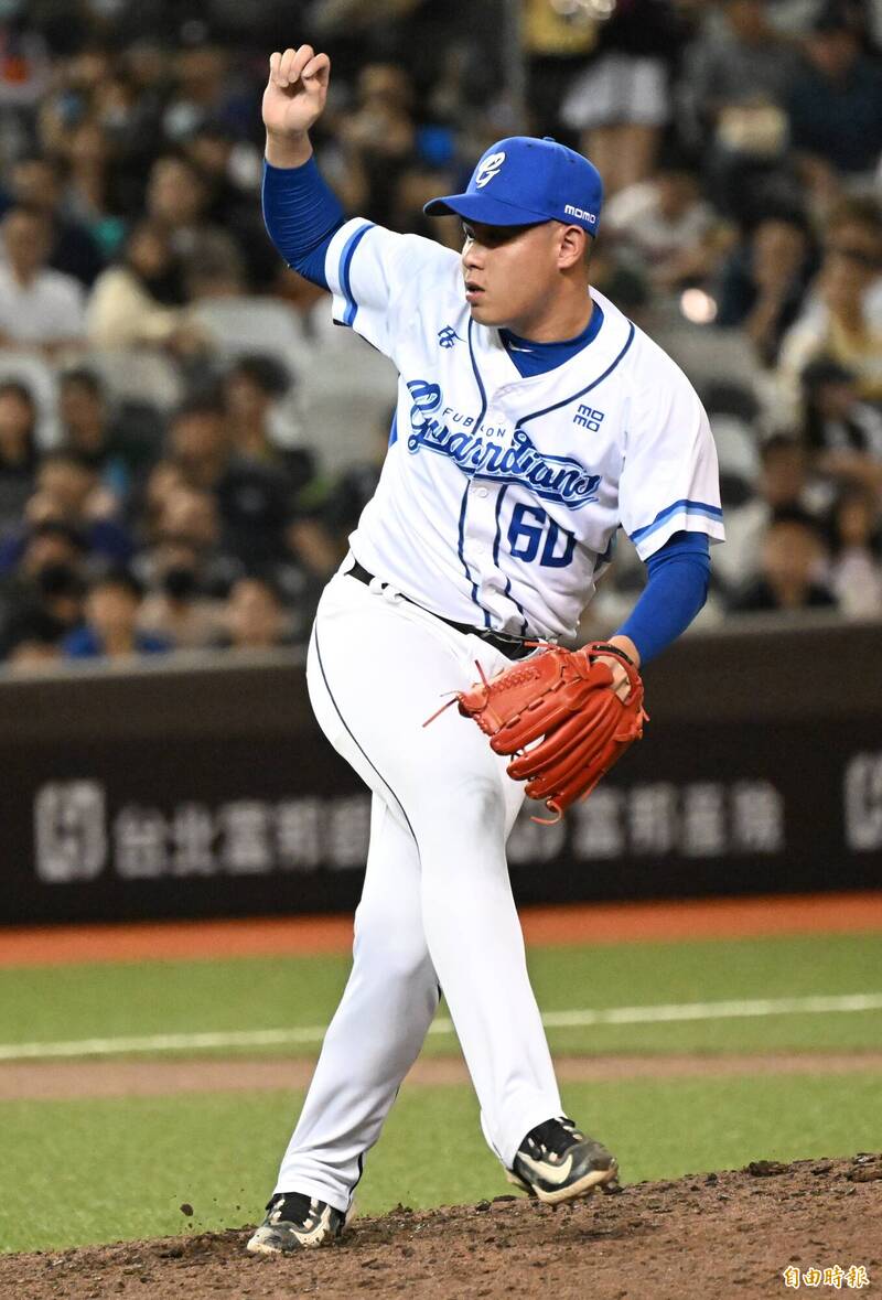 富邦悍將曾峻岳。（記者林正堃攝）