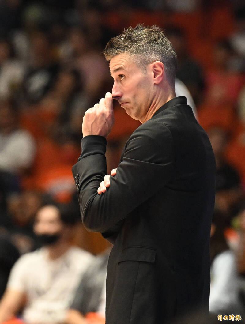 桃園璞園領航猿總教練卡米諾斯。（記者林正堃攝）