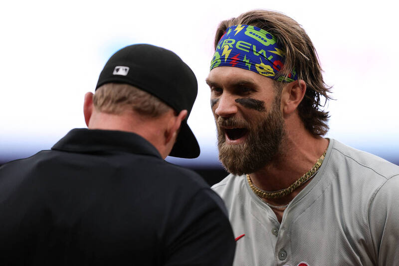 費城人球星哈波首局就被趕出場。（今日美國）