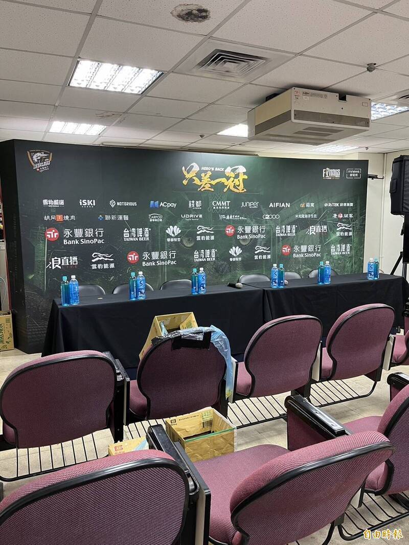 桃園巨蛋記者室漏水。（資料照，記者粘藐云攝）