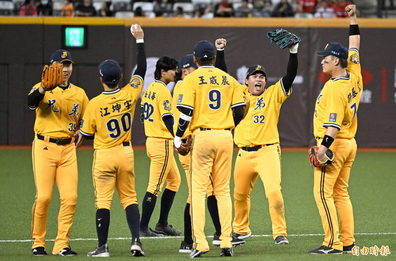 中職昨天公布明星賽票選戰況，目前各位置領先者全是中信兄弟球員。（資料照，記者林正堃攝）