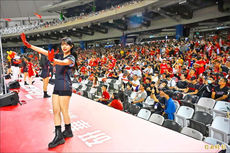 味全攻蛋二部曲，昨首戰票房16156人。（記者陳志曲攝）