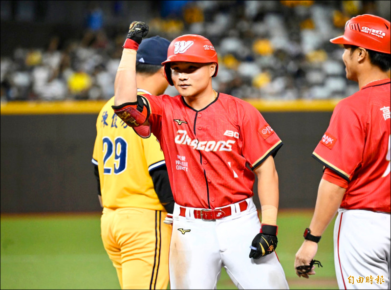 林孝程昨改扛第1棒，貢獻3安、2分打點，是味全獲勝關鍵。（記者劉沛德攝）