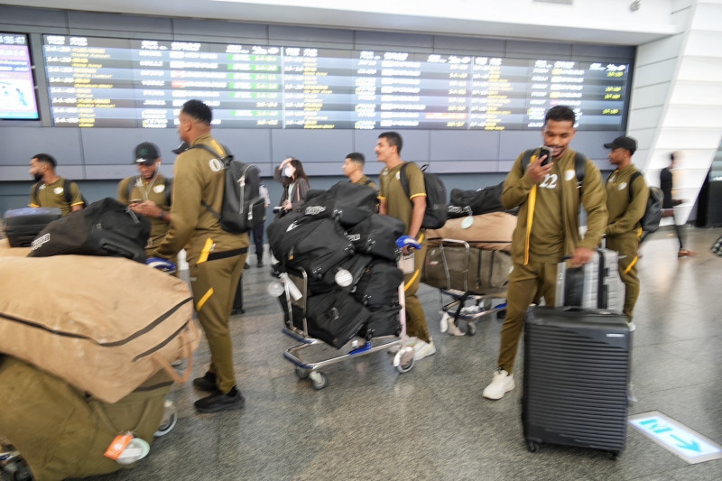 阿曼男足搭國王專機扺台。（足協提供）