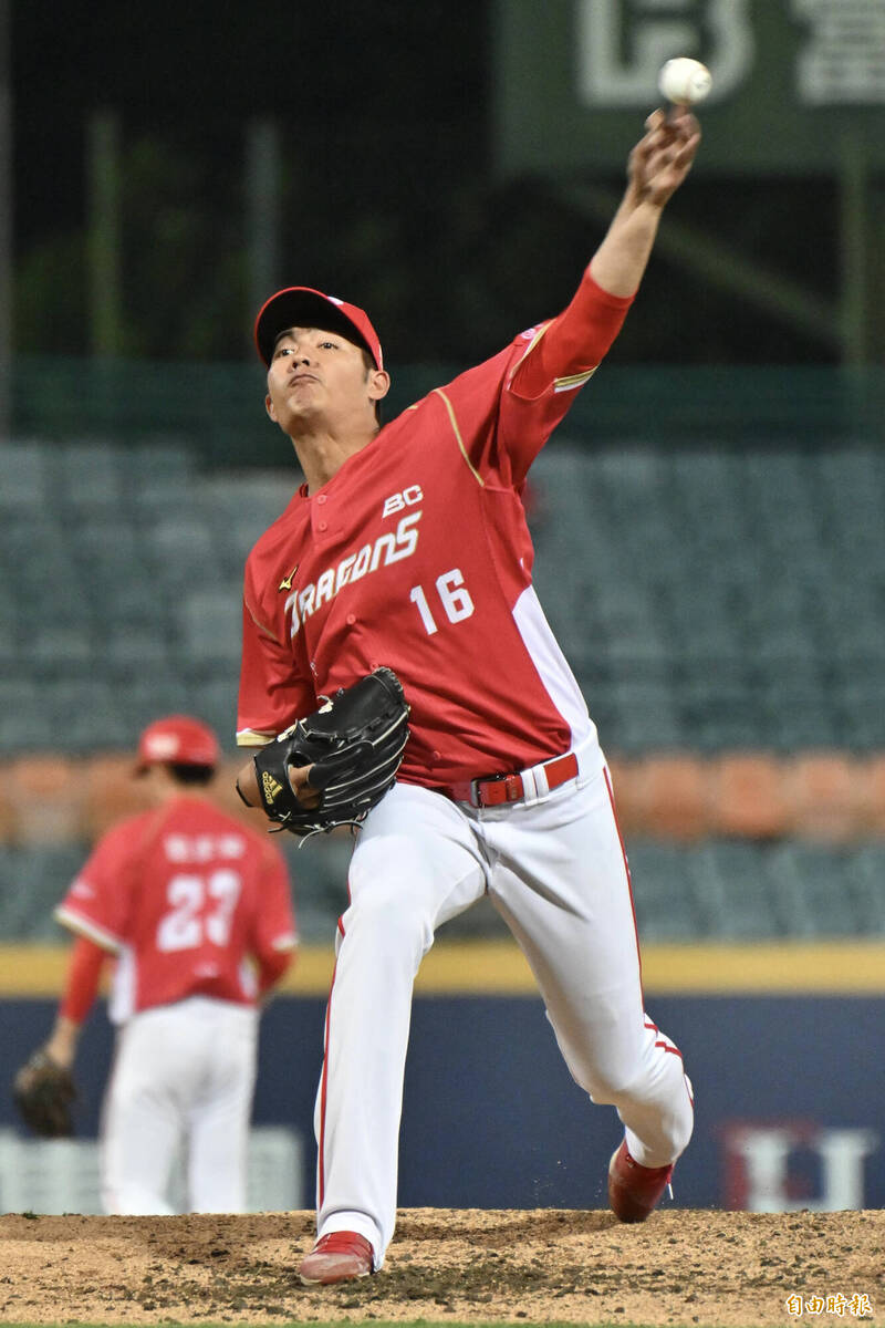 味全龍先發投手王維中。（記者塗建榮攝）