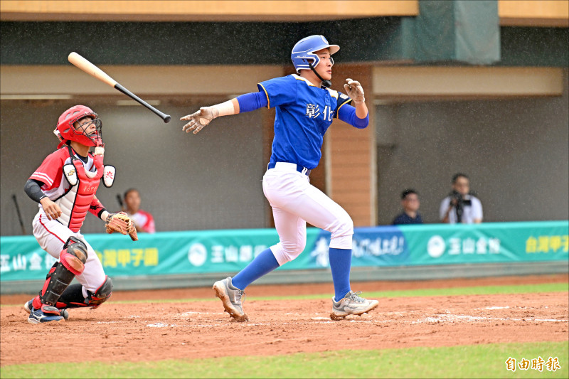 彰化縣隊陳修訢第2局敲出2分打點二壘安打，一度以為是全壘打。
（記者塗建榮攝）