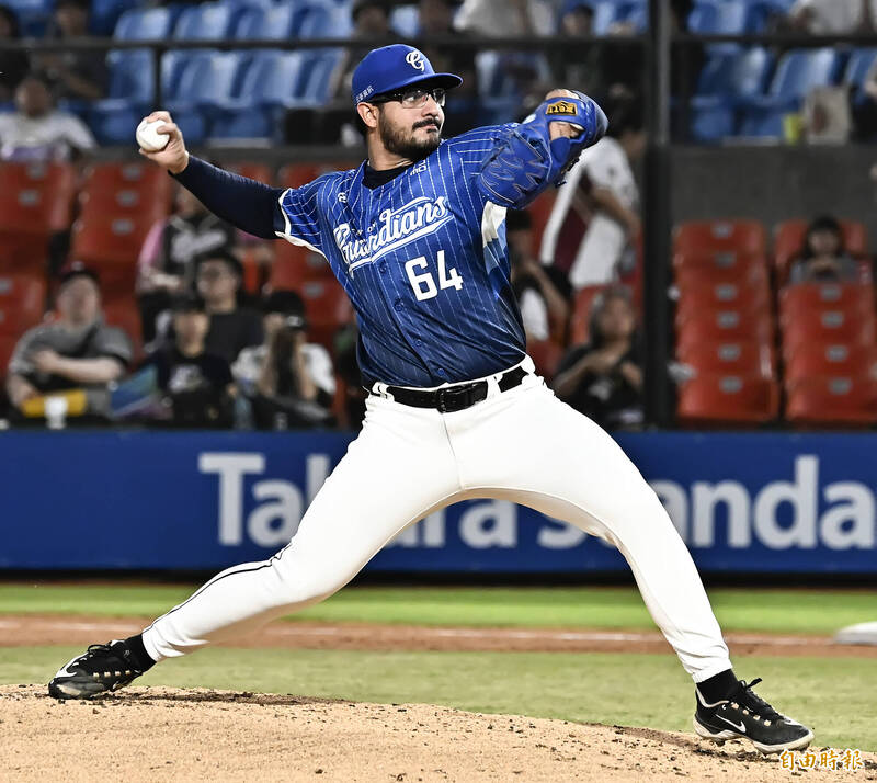 富邦悍將先發投手羅戈。（記者陳志曲攝）