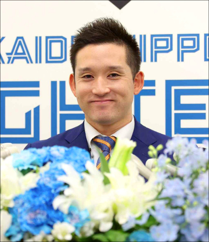 富邦週六邀請前火腿球星杉谷拳士開球。（產經新聞提供）