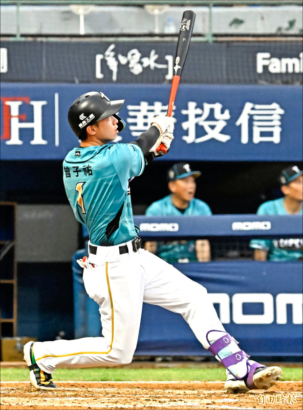 台鋼單場4轟取得4連勝，曾子祐連2場開轟獲選單場MVP。
（記者陳志曲攝）