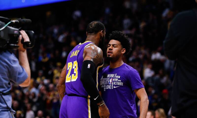 霍華德公開第一位招募的前NBA球員為庫克（右）。（資料照，USA TODAY Sports）