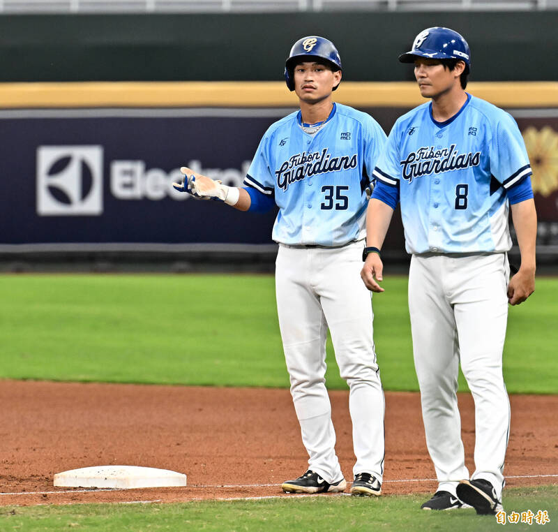 富邦悍將王正棠對於判決露出無奈神情。（記者陳志曲攝）