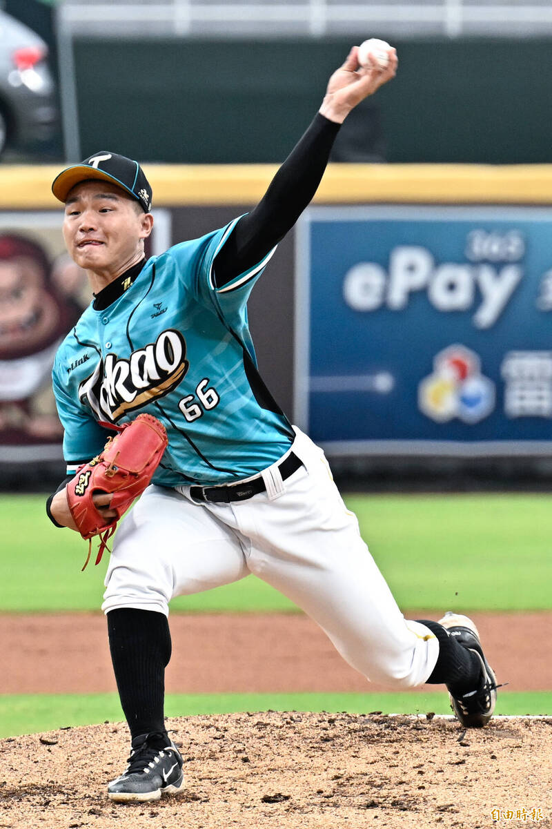 台鋼雄鷹先發投手陳柏清。（記者陳志曲攝）