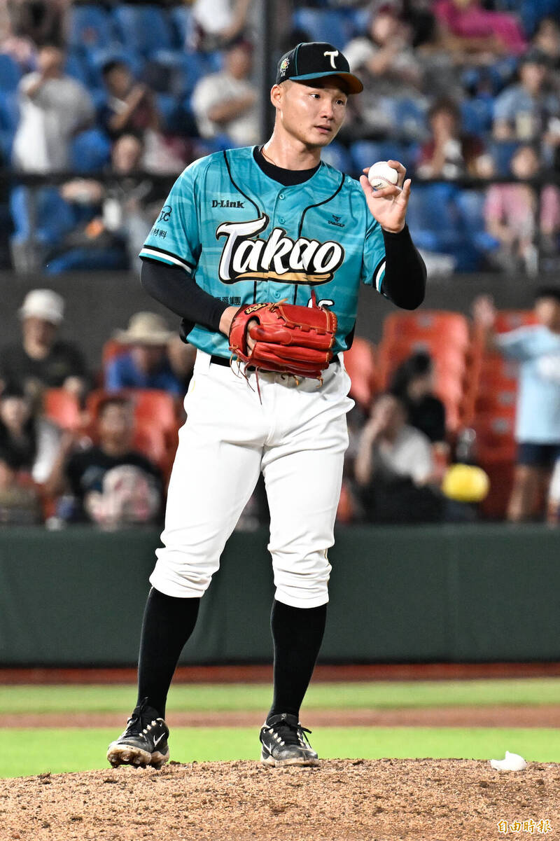 台鋼雄鷹先發投手陳柏清。（記者陳志曲攝）