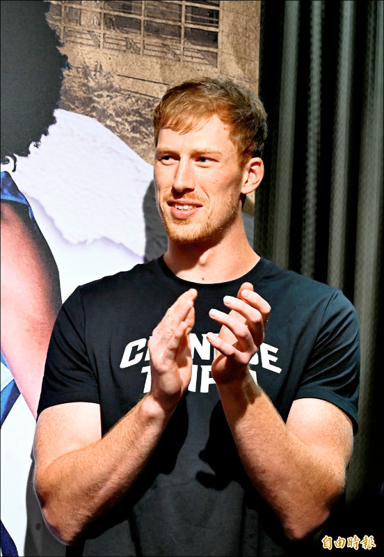 台灣男籃歸化球員吉爾貝克將首度披上國家隊戰袍，征戰瓊斯盃。（記者王藝菘攝）