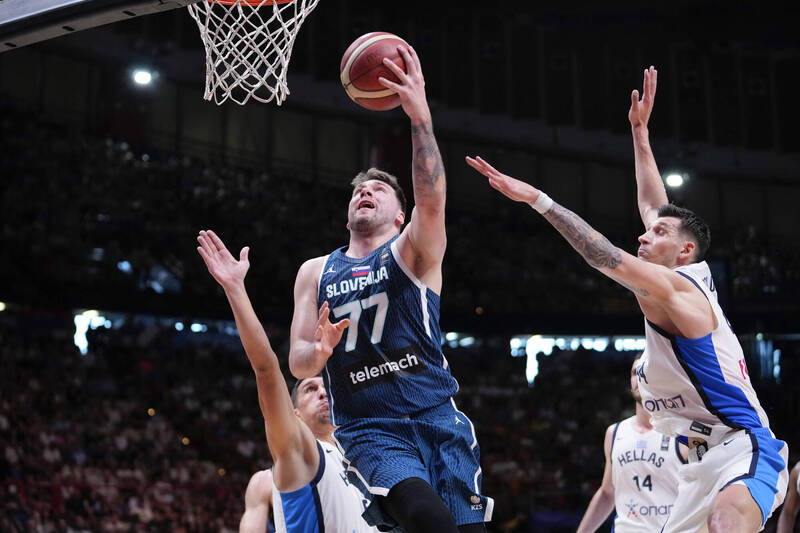 東契奇所率領的斯洛維尼亞遭到淘汰。（法新社）