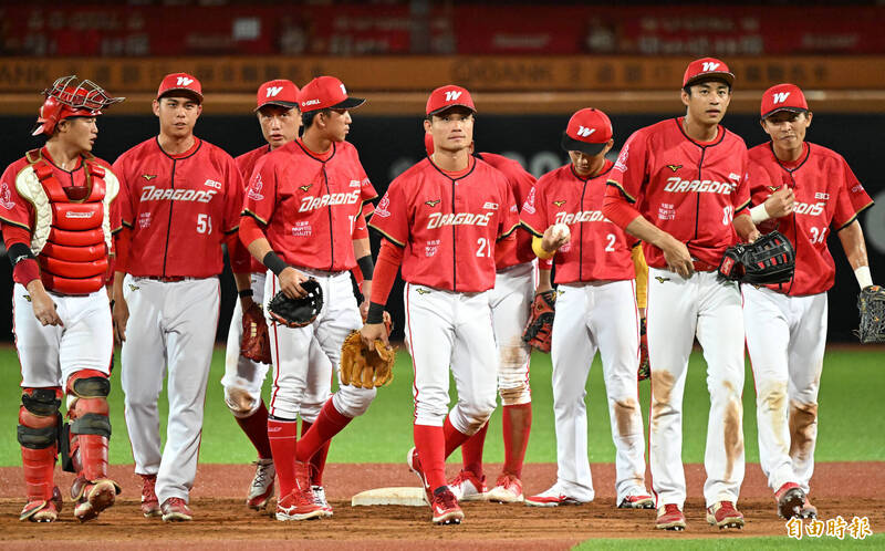 味全龍完封台鋼雄鷹。（記者林正堃攝）