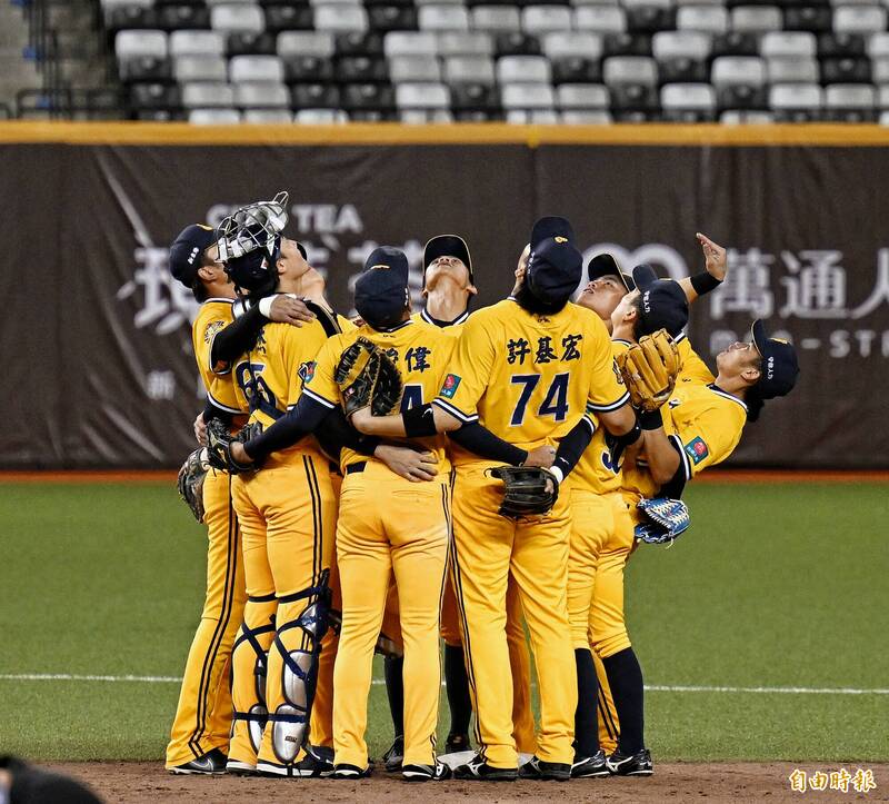 中信兄弟。（資料照，記者方賓照攝）