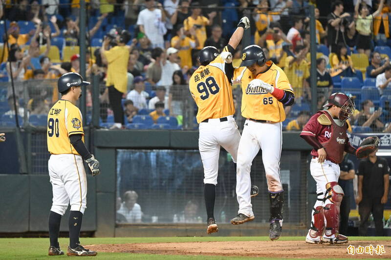 高宇杰本季首轟出爐。（記者廖耀東攝）