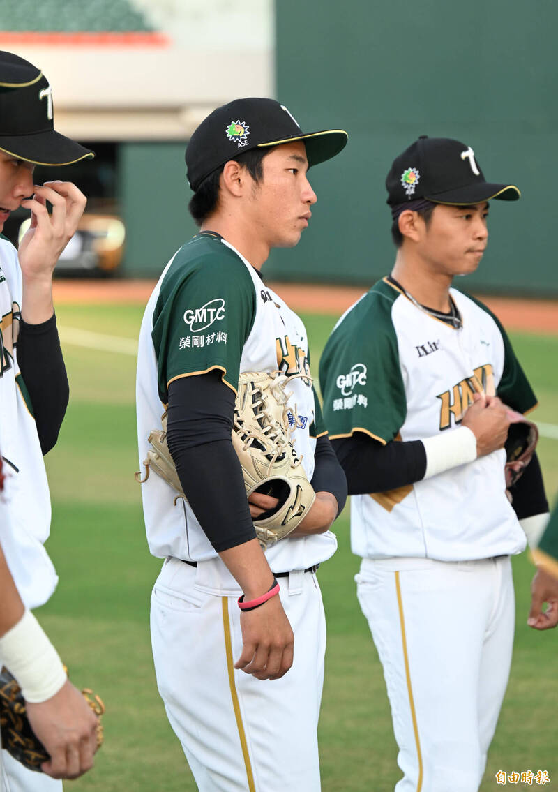 台鋼雄鷹紀慶然。（記者李惠洲攝）