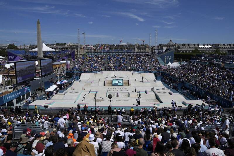 法國本週將迎來高溫熱浪。圖為巴黎市內滑板街式賽會場。（美聯社）