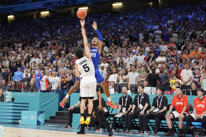 史崔澤爾關鍵4分打，將比賽帶入延長。（美聯社）