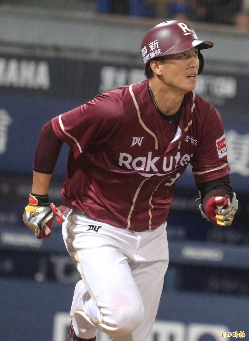 樂天林立開轟。（記者王藝菘攝）