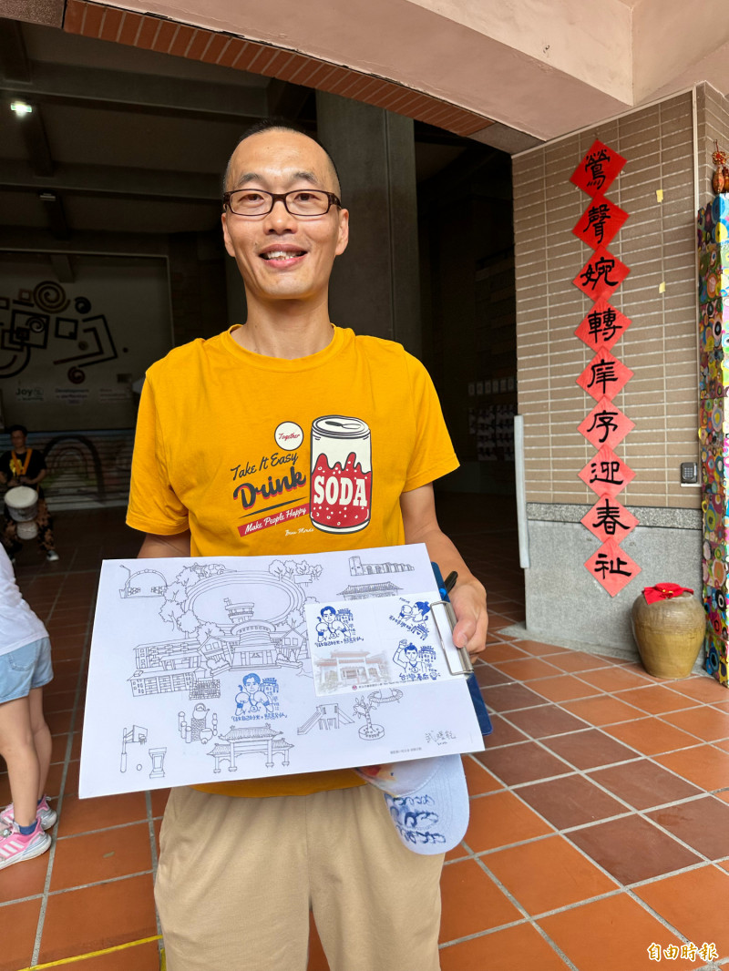 林郁婷國小教練親手繪製的鶯歌國小藏寶圖，發放給現場粉絲做珍藏。（記者盧養宣攝）