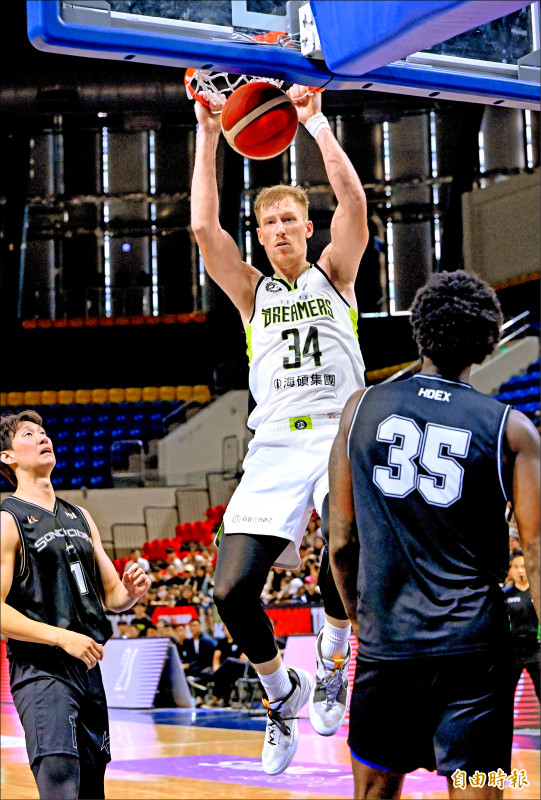 洋將高柏鎧飆全隊最高14分。（記者朱沛雄攝）