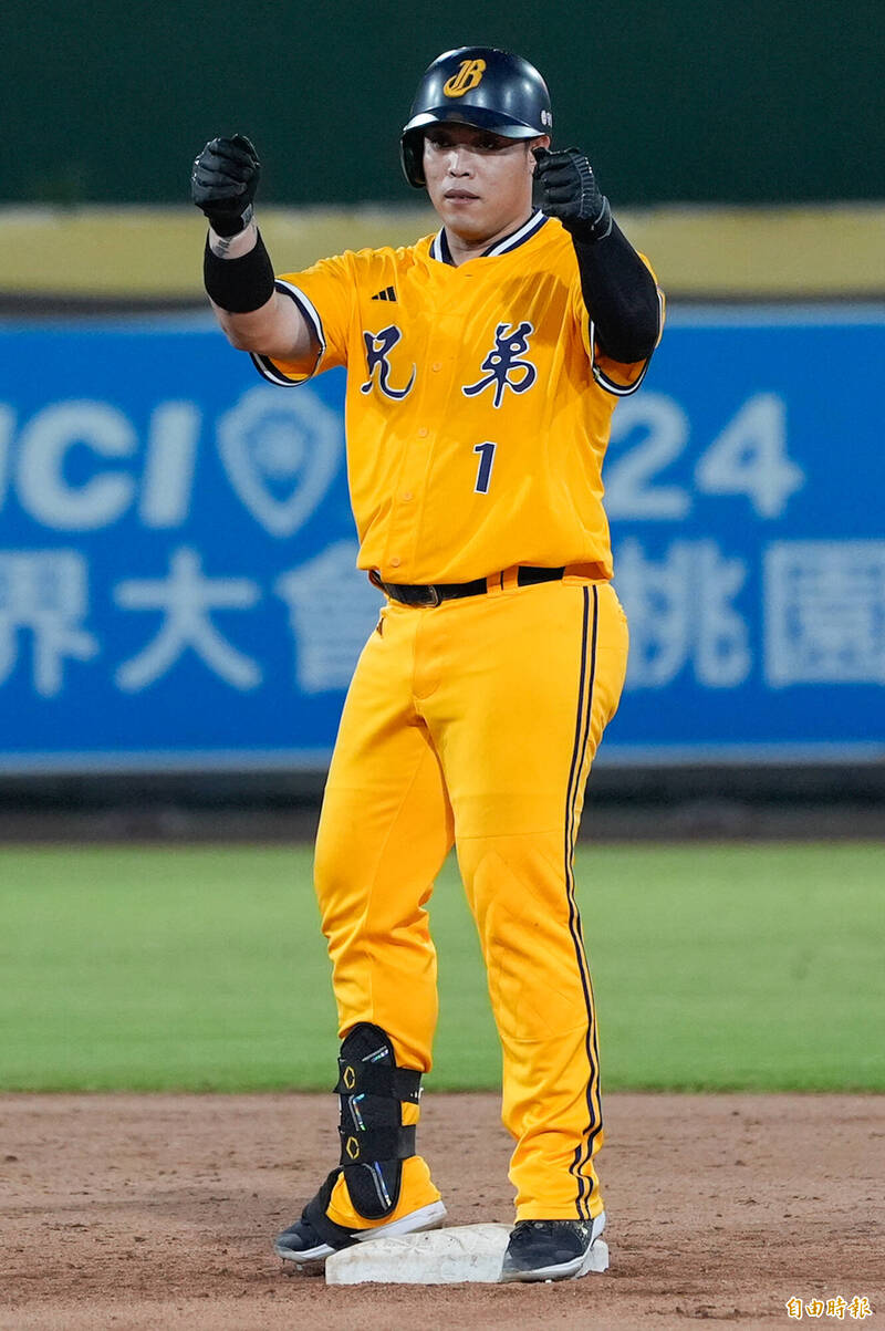 陳子豪敲出二壘安打。（記者陳志曲攝）