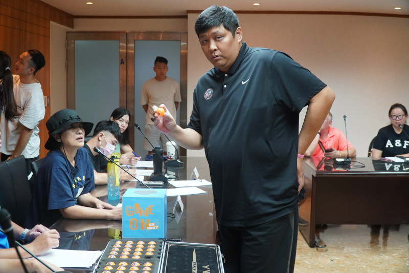 無緣HBL男子三連霸的光復高中，總教練陳定杰（中）本屆率隊捲土重來。（高中體總提供）