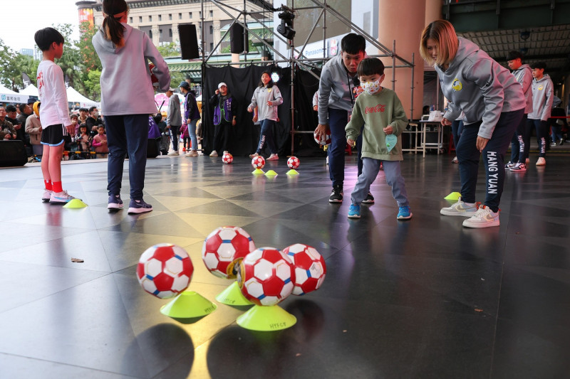 「挑戰世壯運－神隊友魔幻運動派對」新北航源足球隊將帶來好玩遊戲與民同樂。（新北體育局提供）