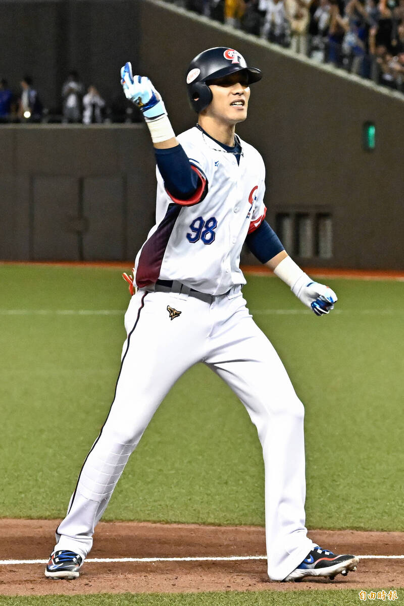 陳晨威敲滿貫彈。