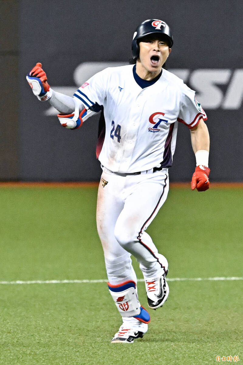 陳傑憲敲兩分砲。