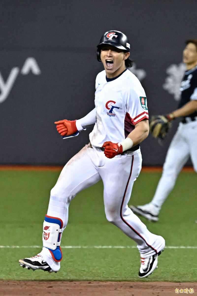 陳傑憲敲兩分砲。