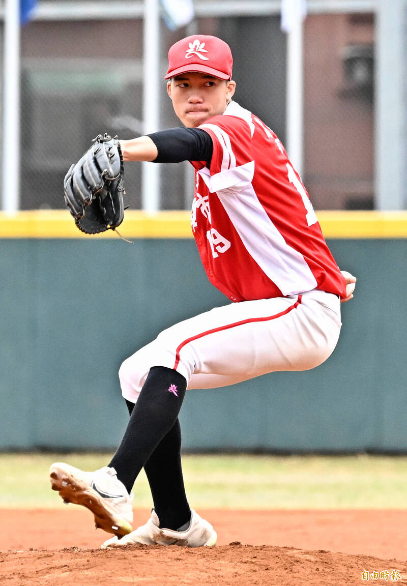 高雄市先發投手陳宥銘。（記者陳志曲攝）