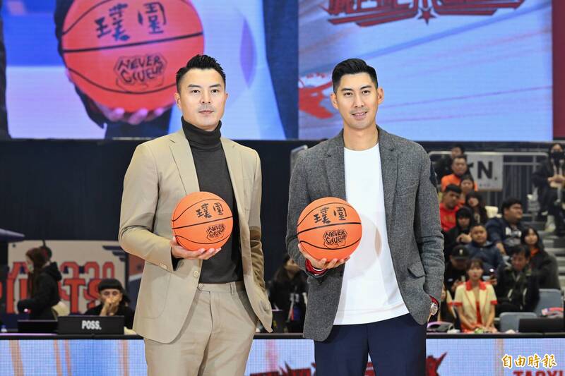 陳信安與毛加恩（右）。（記者陳逸寬攝）